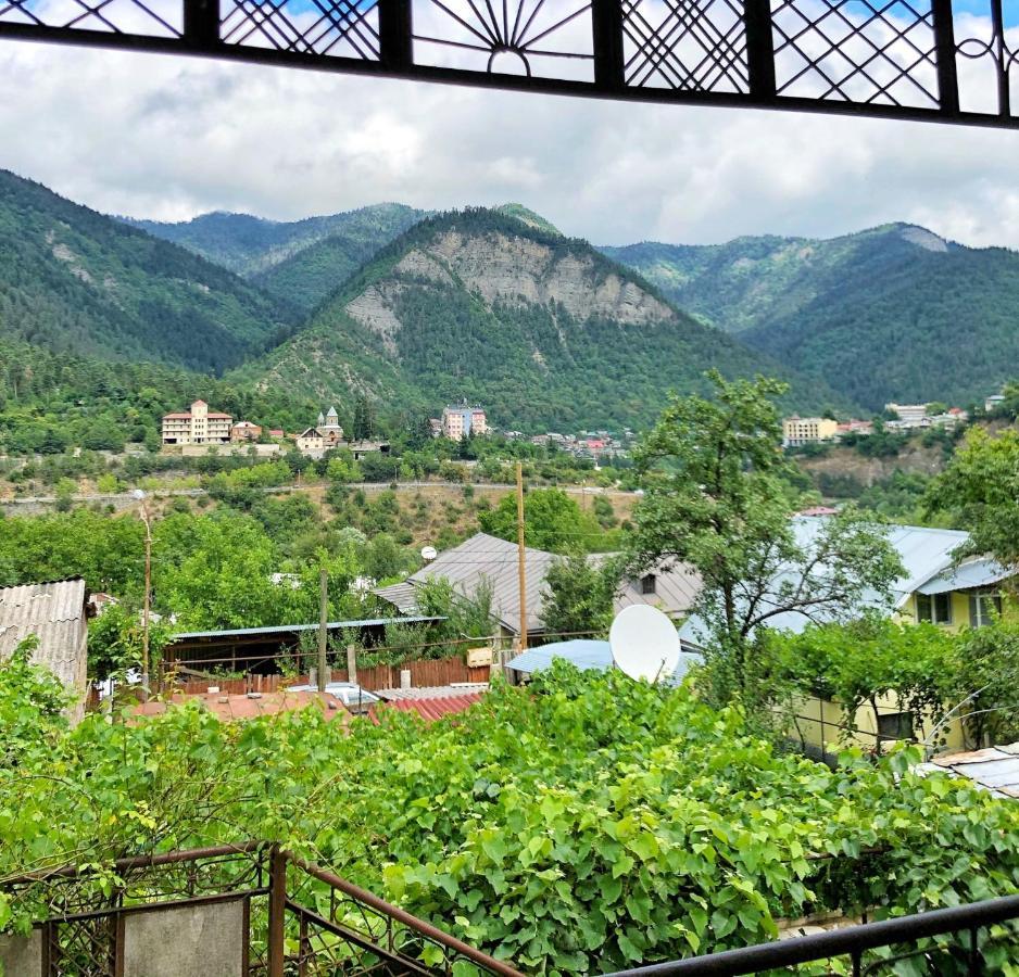 Achela'S Guesthouse Borjomi Exterior photo